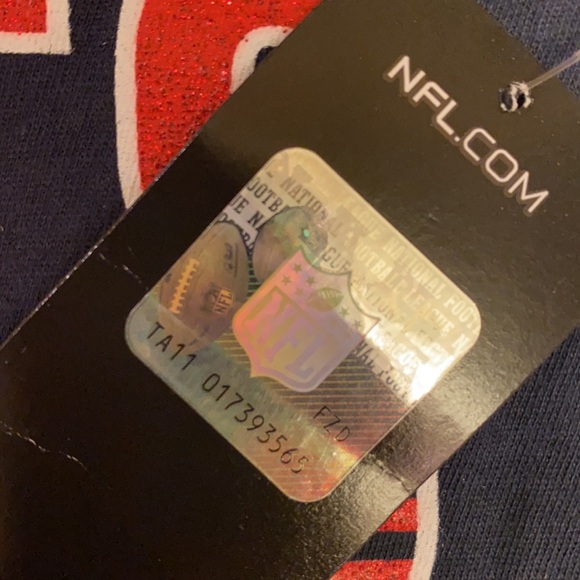 NFL New England Patriots women’s shirt with glitter and choker neckline SZ S NWT - Picture 7 of 11